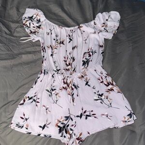 Kendall & Kylie Floral Print Romper